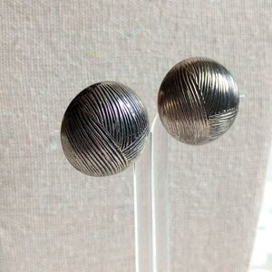 Vintage Silvertone Round Brushed Texture 1 Inch clip on earrings